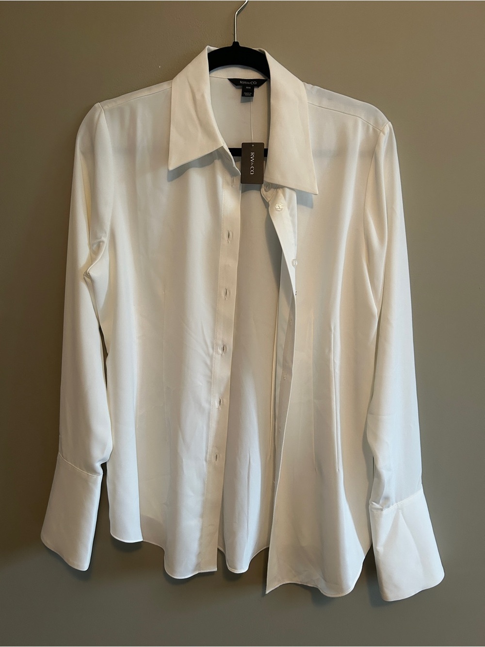 RW&CO women’s White Button-Up Dress Shirt